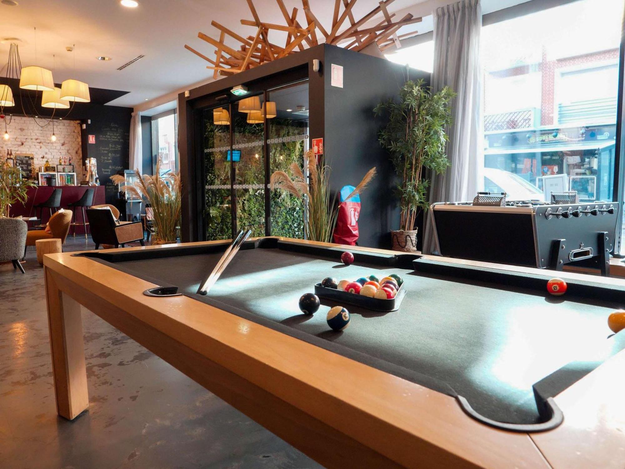 Hotel Ibis Styles Calais Centre Esterno foto