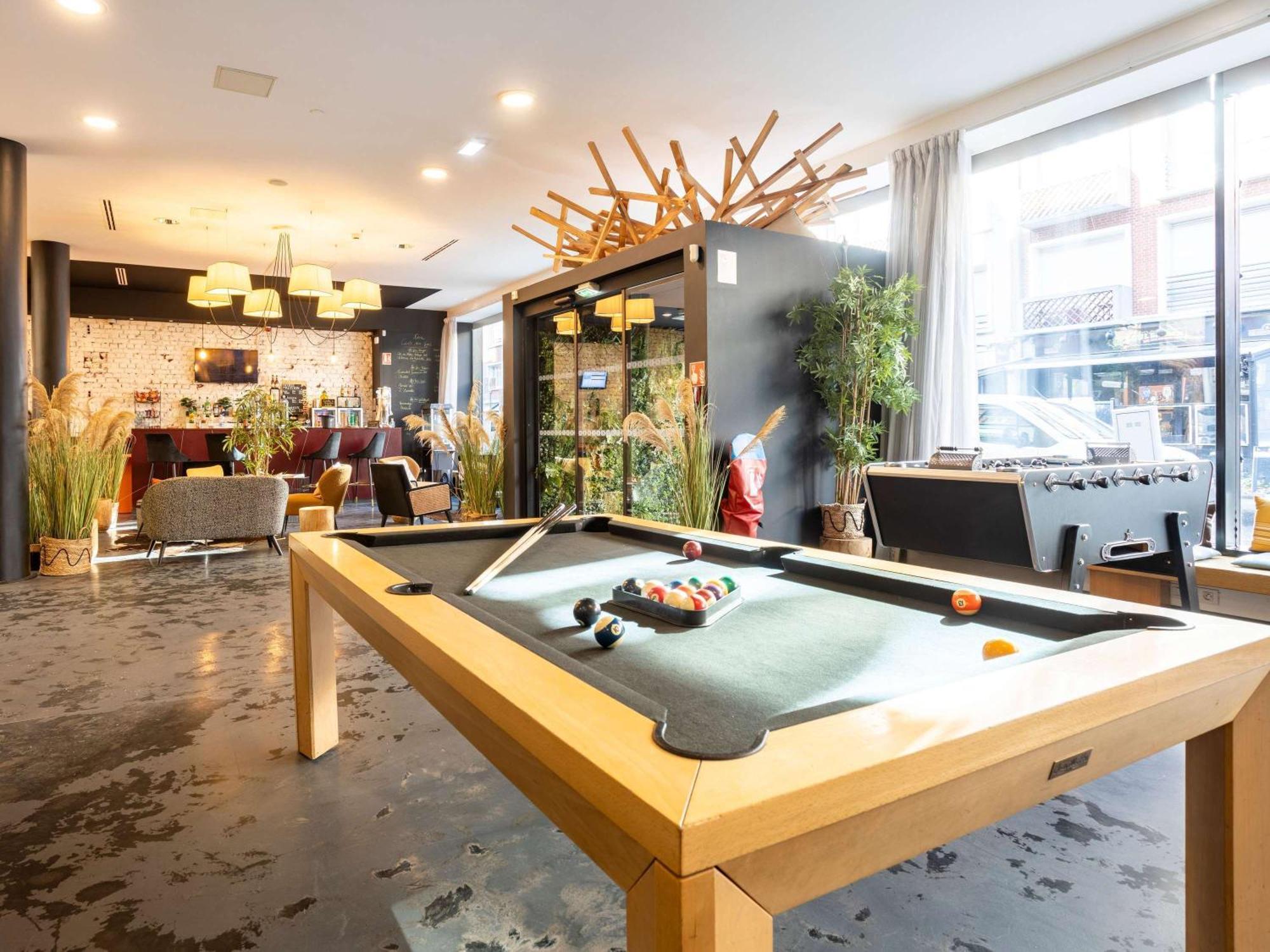 Hotel Ibis Styles Calais Centre Esterno foto